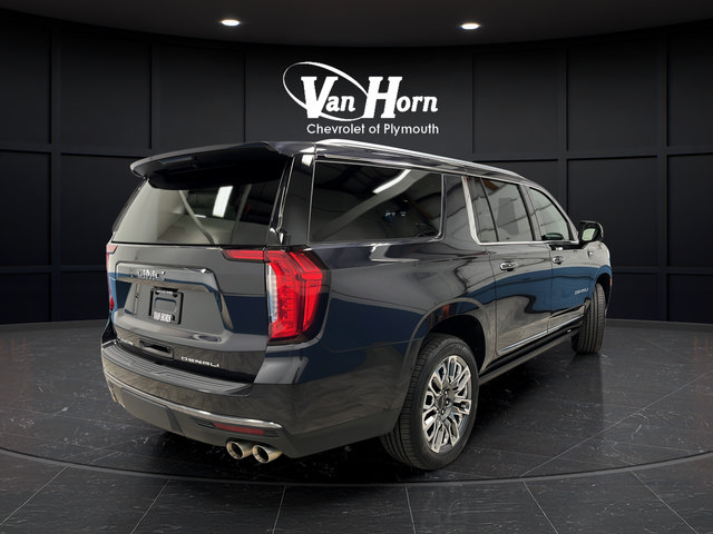 Used 2023 GMC Yukon XL Denali Ultimate AWD/4WD image 7