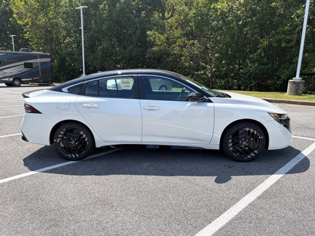 New 2027 Nissan Sentra SR w/ SR All Weather Package FWD image 9