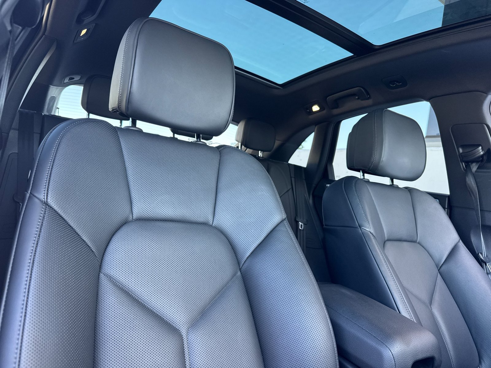 Certified 2026 Porsche Macan AWD/4WD image 22