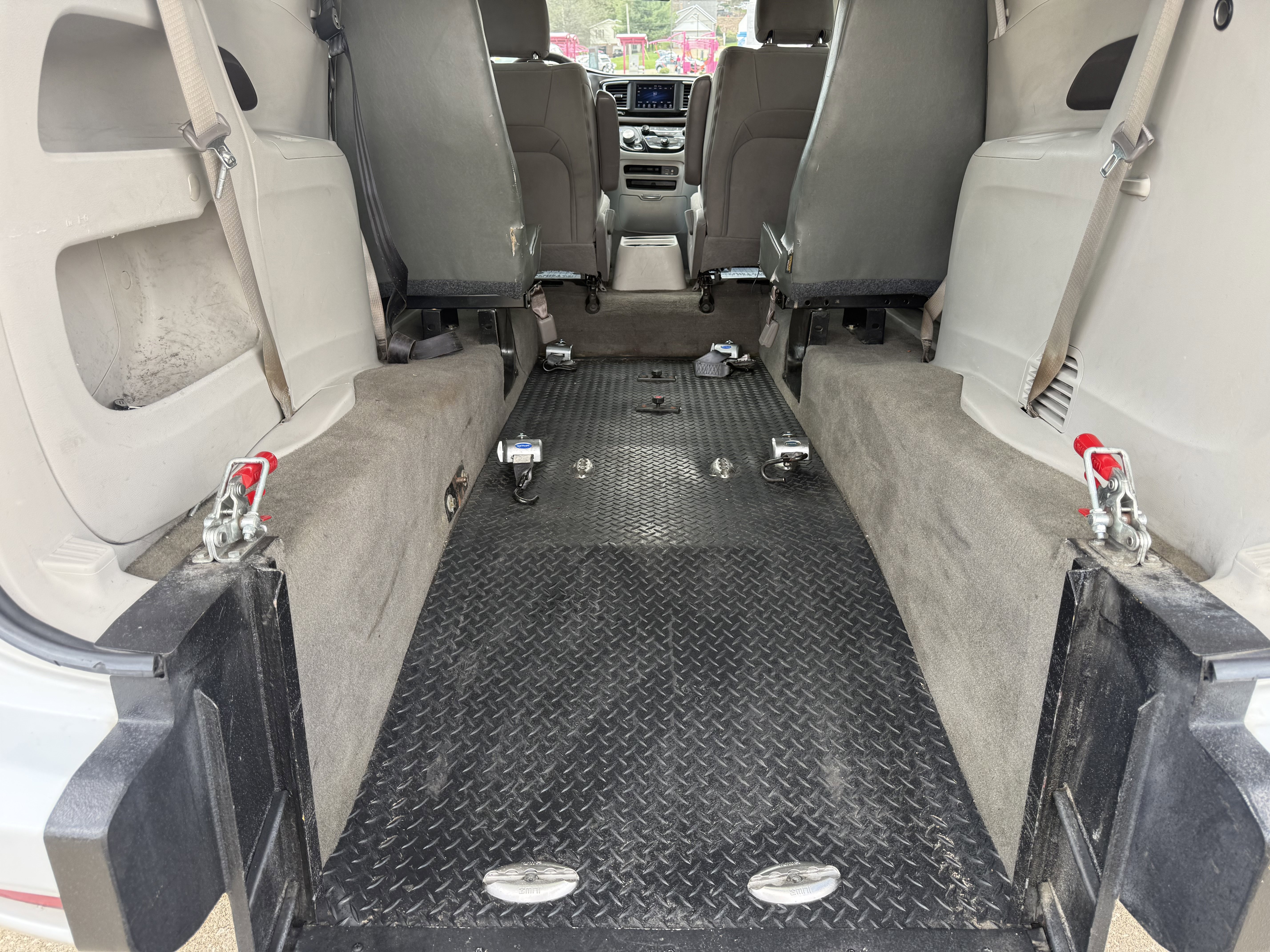 Used 2020 Chrysler Voyager L image 27