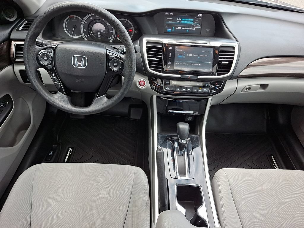 Used 2017 Honda Accord EX image 11