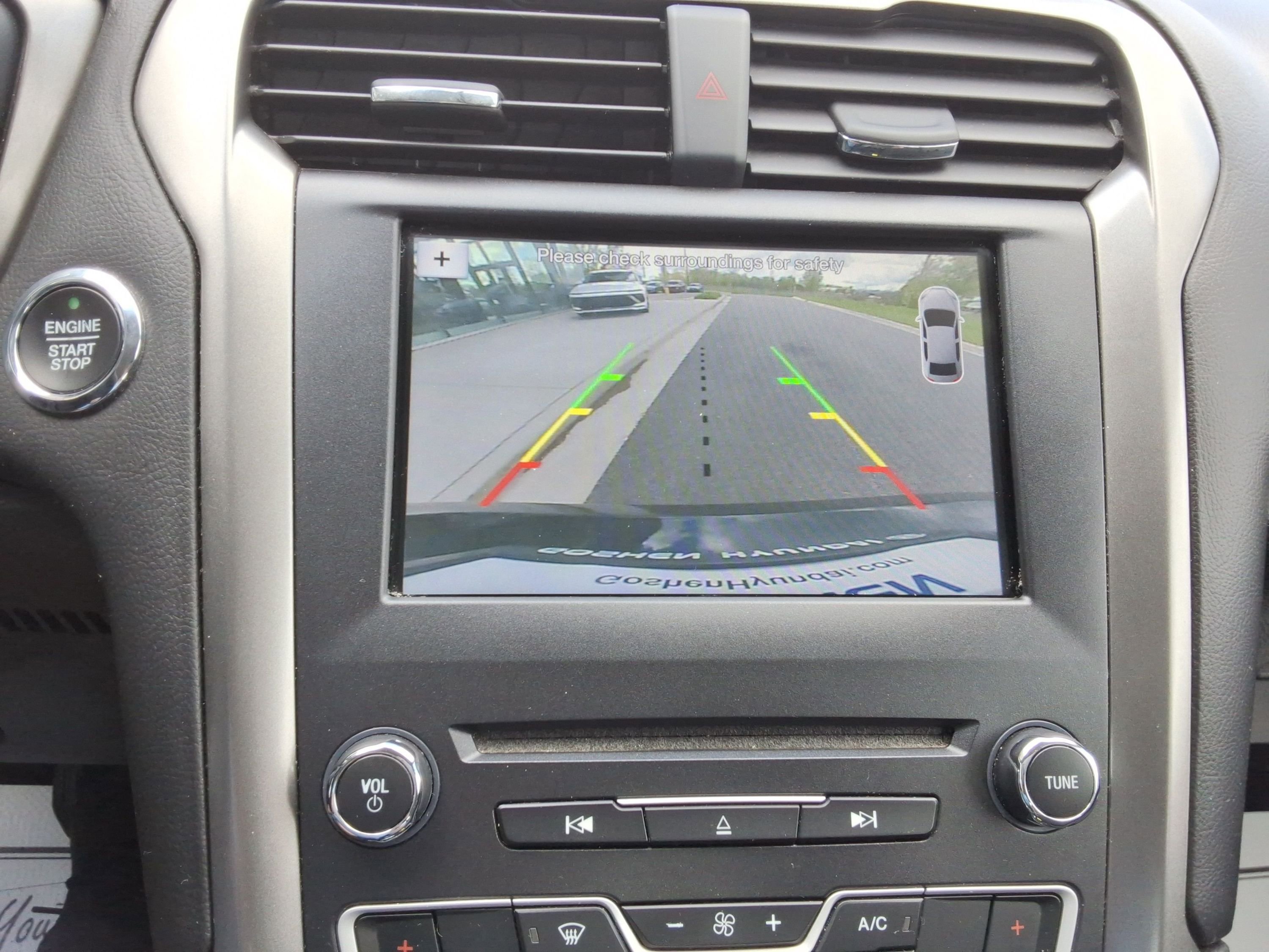 Used 2017 Ford Fusion SE w/ Fusion SE Technology Package FWD image 16