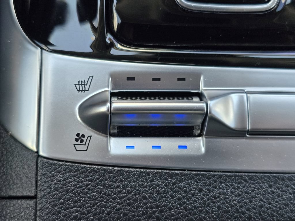Certified 2024 Kia Carnival SX FWD image 32