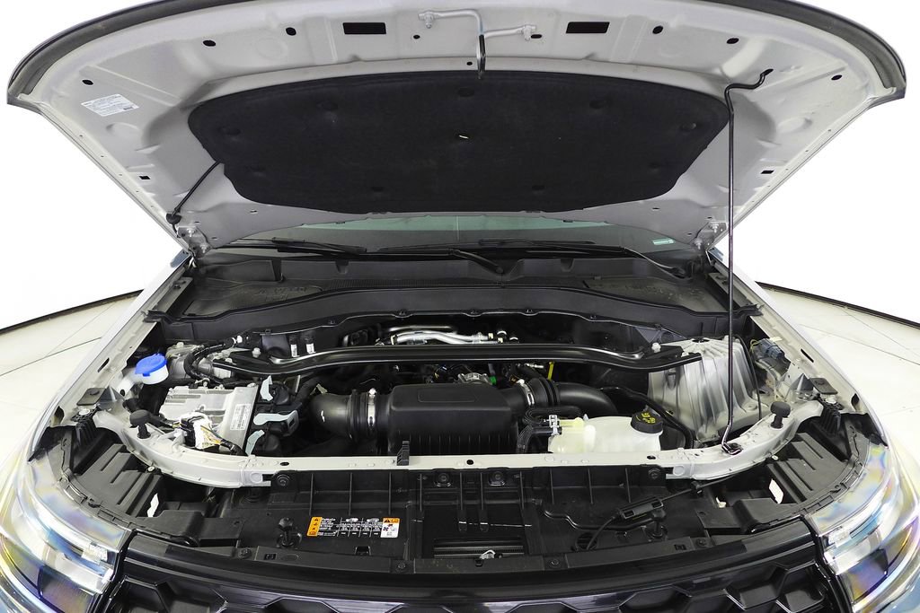Used 2025 Ford Explorer ST AWD/4WD image 6