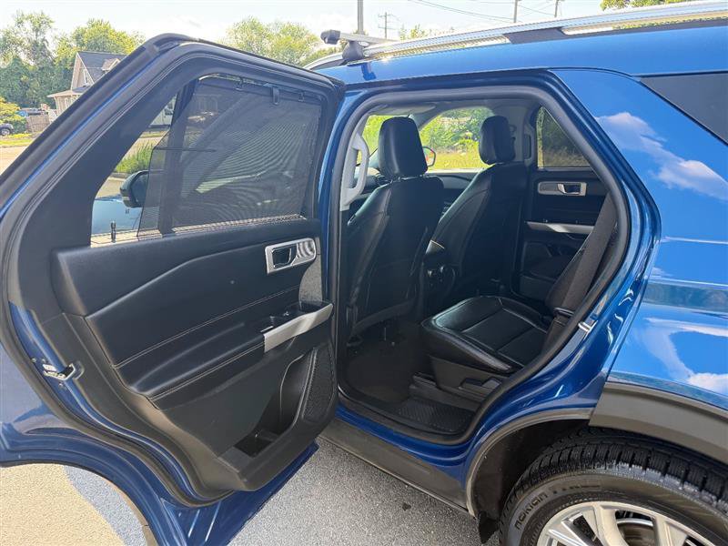 Used 2021 Ford Explorer Limited w/ Equipment Group 301A AWD/4WD image 38