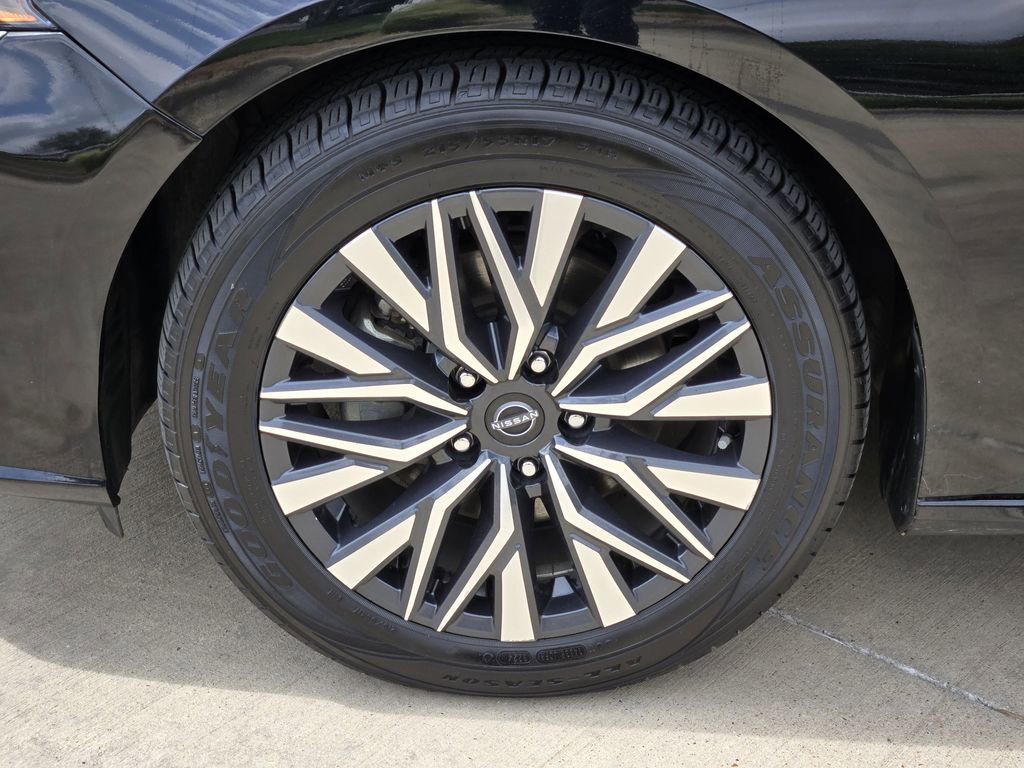 Used 2024 Nissan Altima 2.5 SV FWD image 7