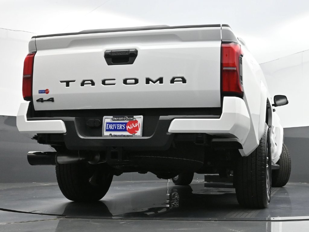 Used 2024 Toyota Tacoma TRD Sport AWD/4WD image 28