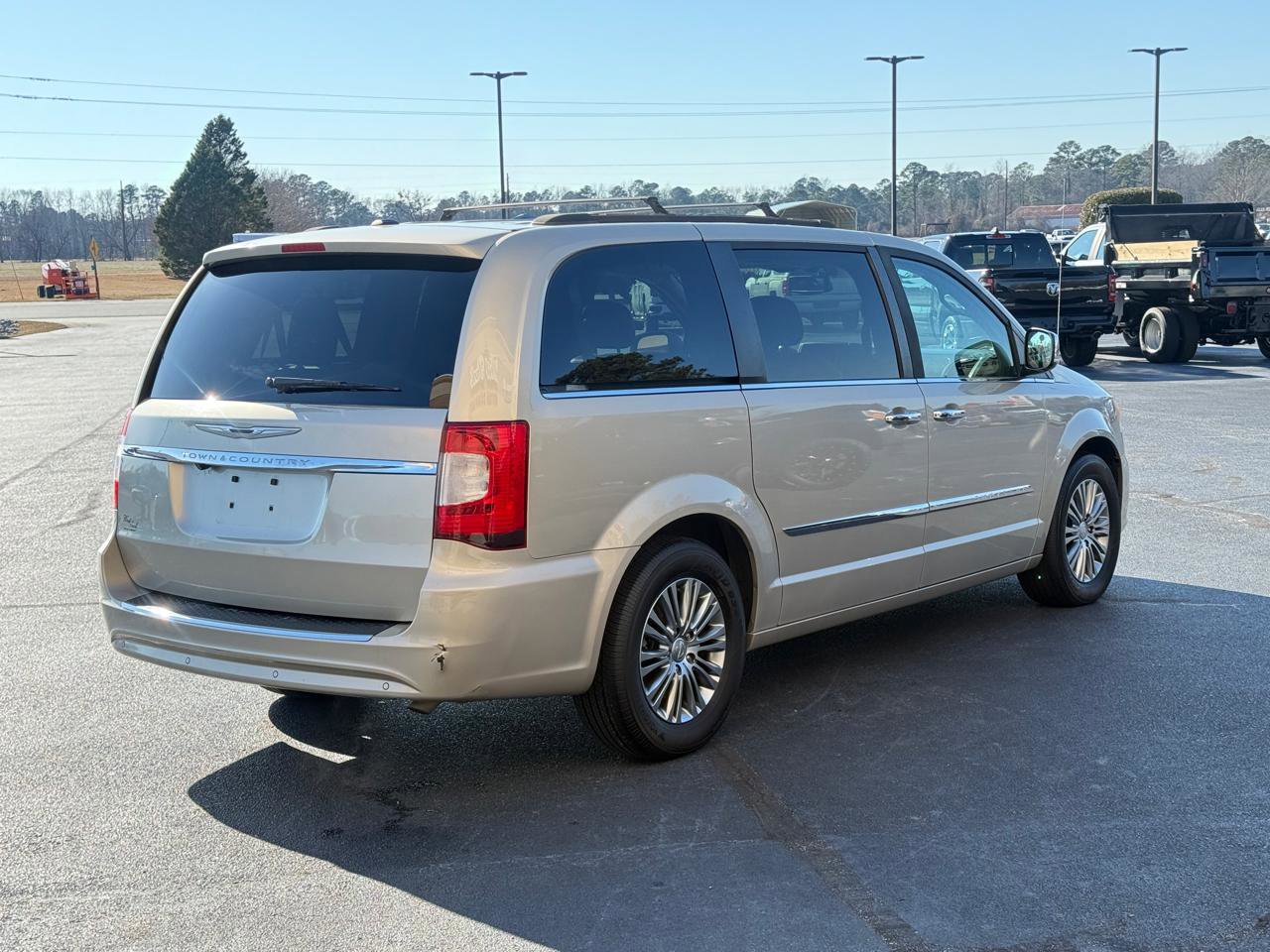 Used 2014 Chrysler Town & Country Touring-L w/ Driver Convenience Group FWD image 5