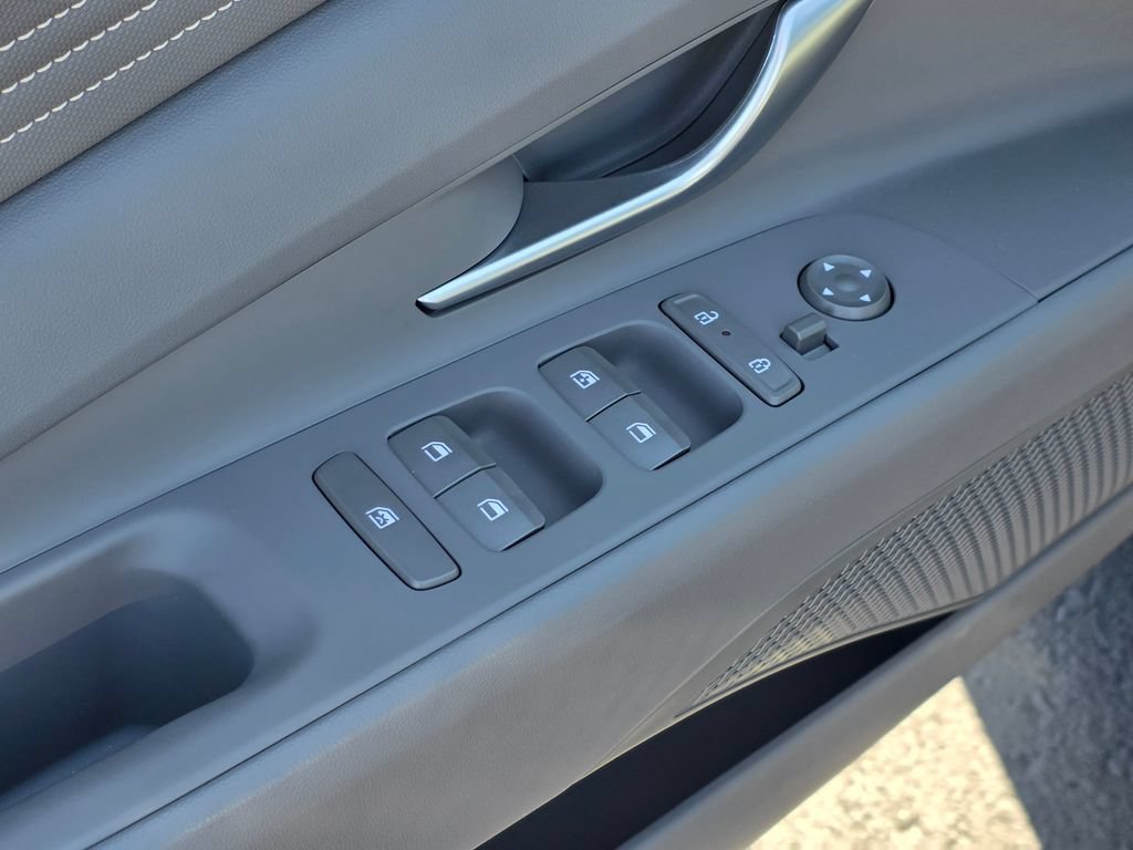 New 2026 Hyundai Elantra Sport FWD image 18