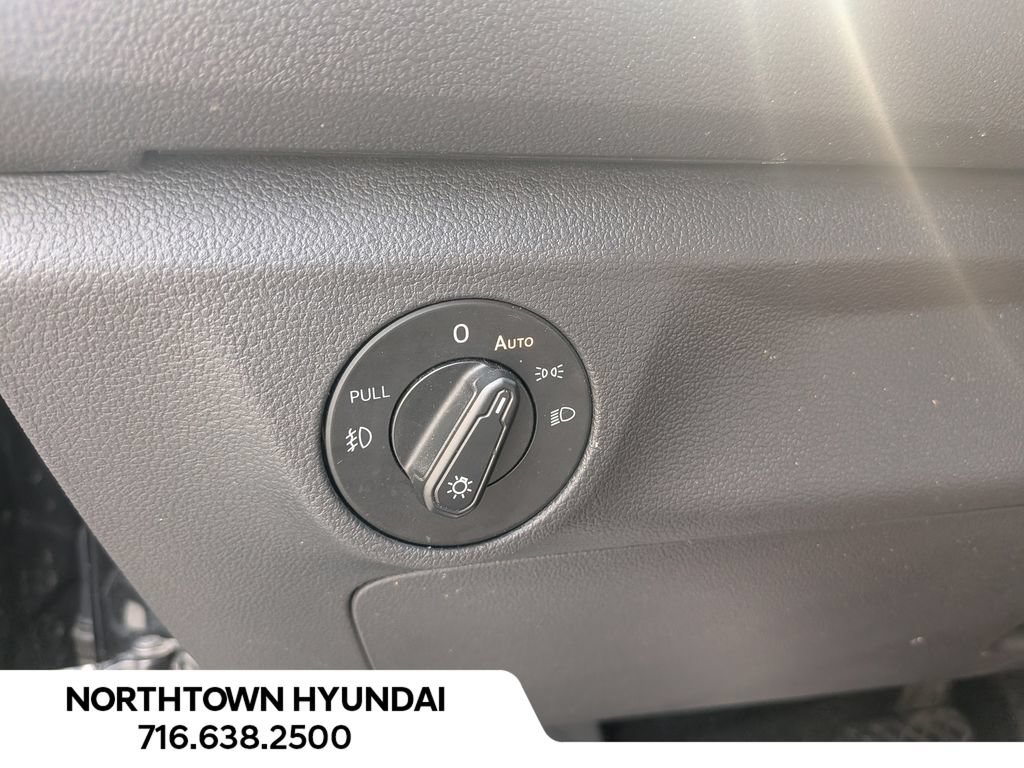 Used 2020 Volkswagen Jetta R-Line FWD image 27
