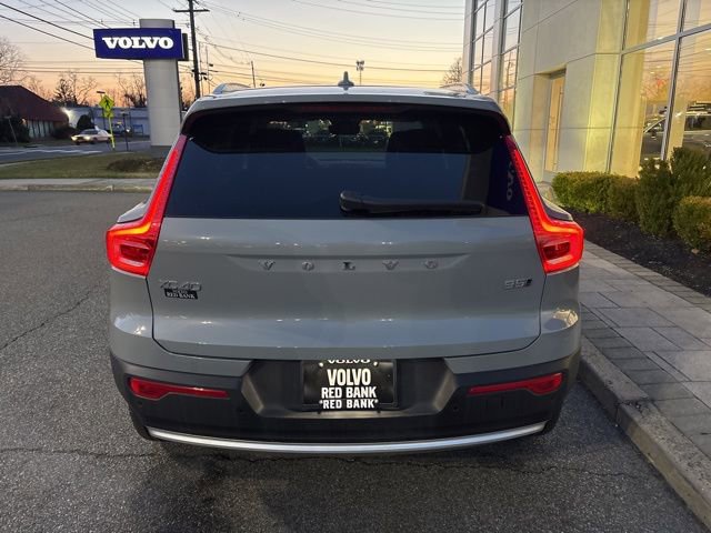 Used 2025 Volvo XC40 B5 Plus image 4