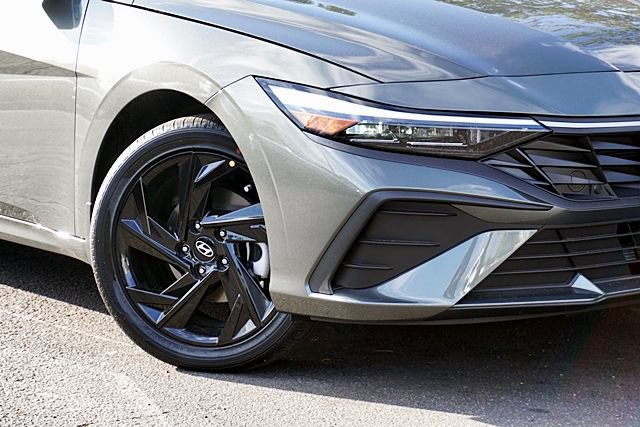 New 2026 Hyundai Elantra Sport FWD image 4
