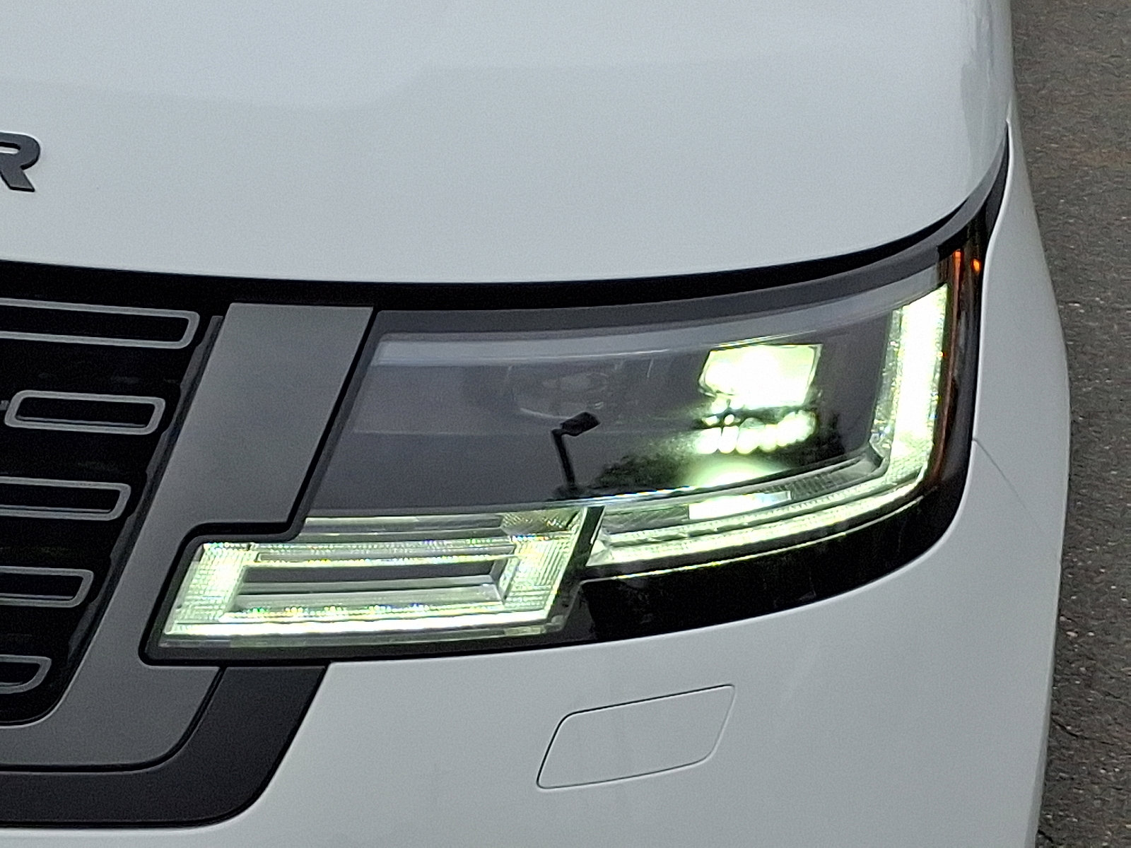 New 2025 Land Rover Range Rover SE image 7