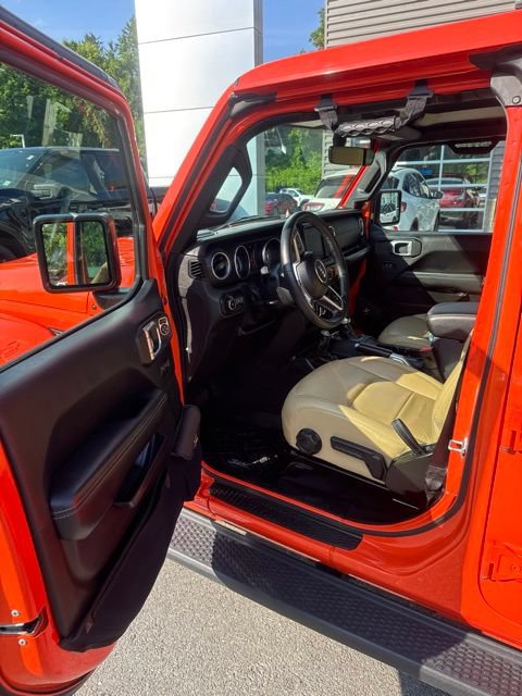 Used 2018 Jeep Wrangler Unlimited Sahara AWD/4WD image 15