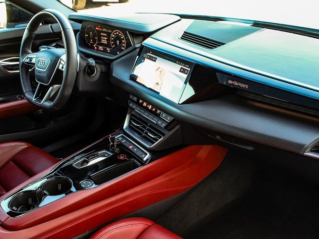 Used 2024 Audi e-tron GT Premium Plus image 43