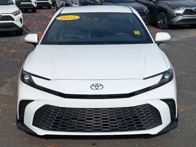 Used 2025 Toyota Camry SE image 2