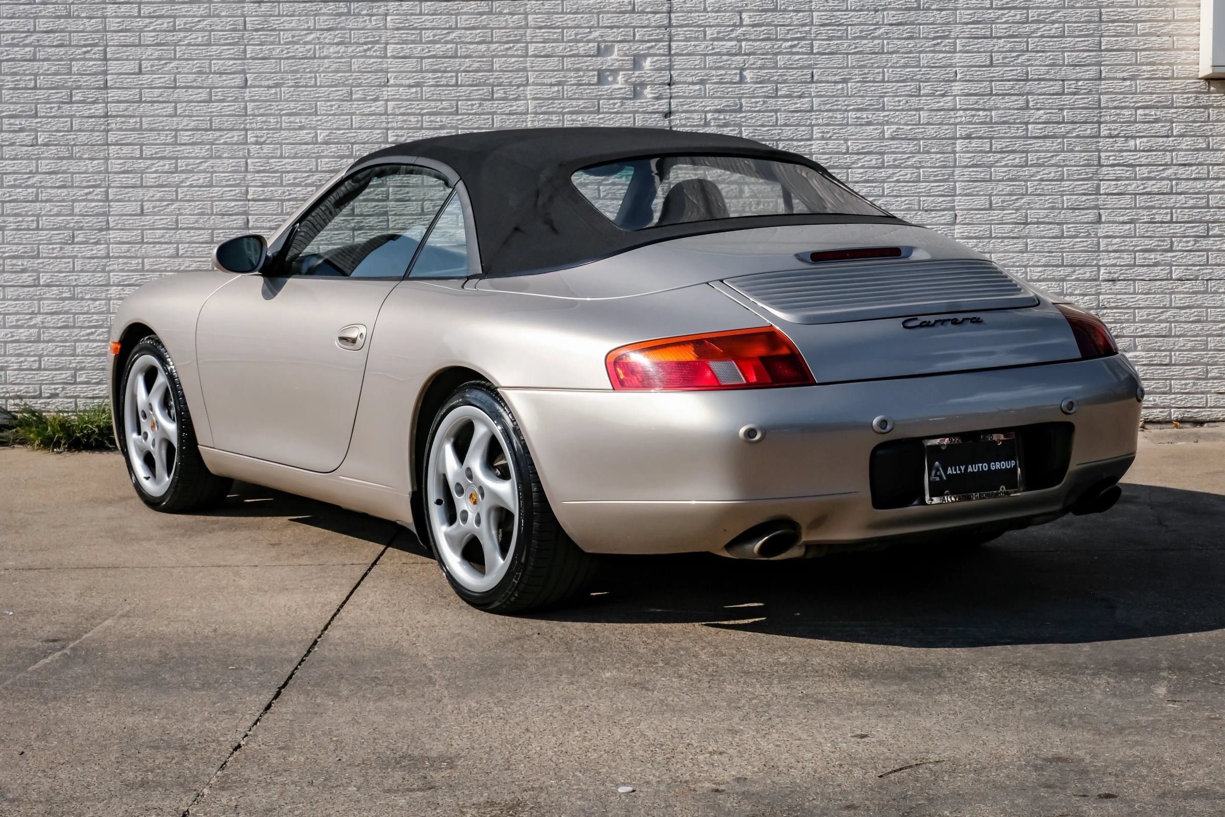 Used 2000 Porsche 911 Cabriolet image 10