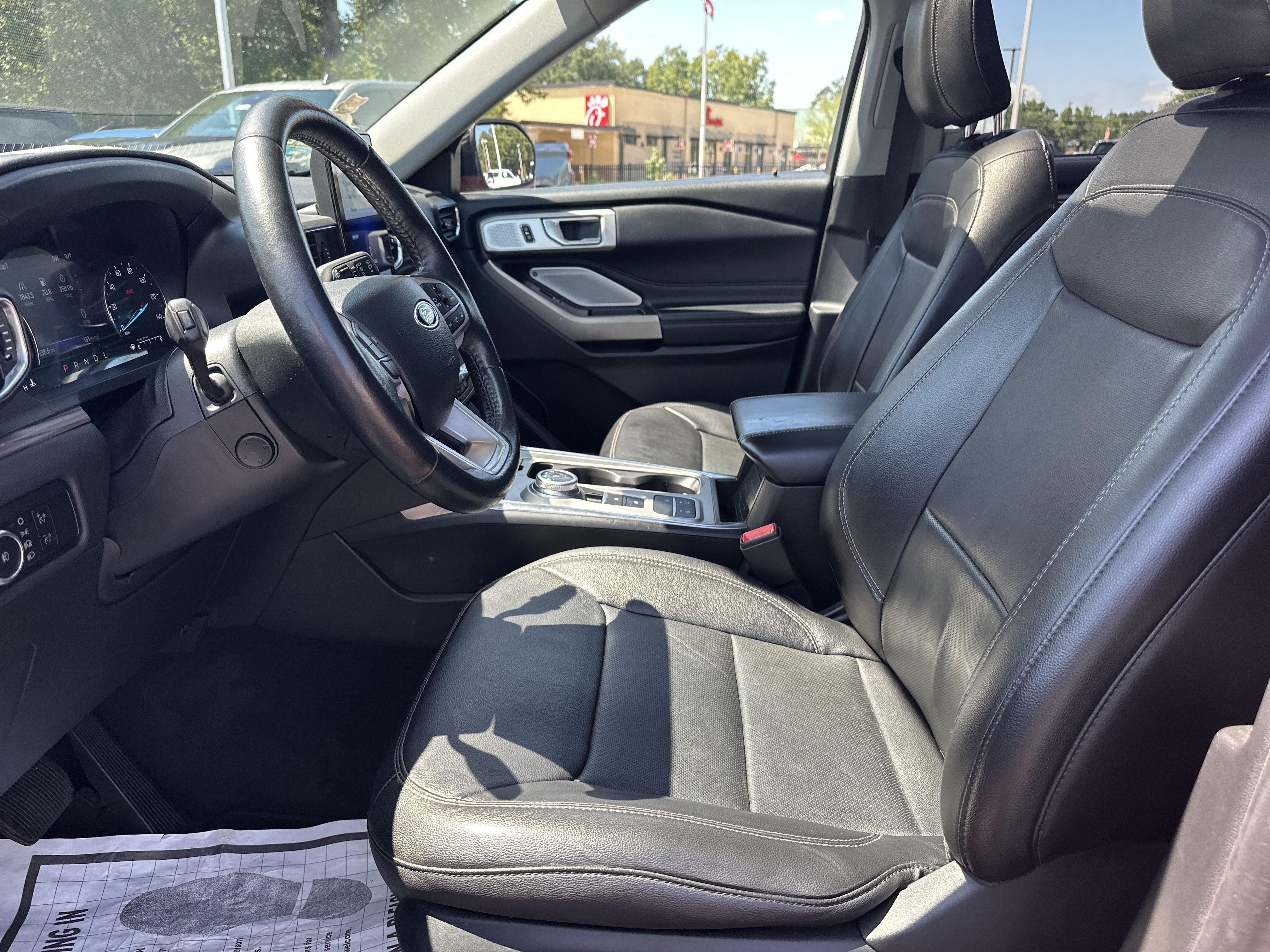 Used 2023 Ford Explorer Limited w/ Limited Technology Package RWD image 10
