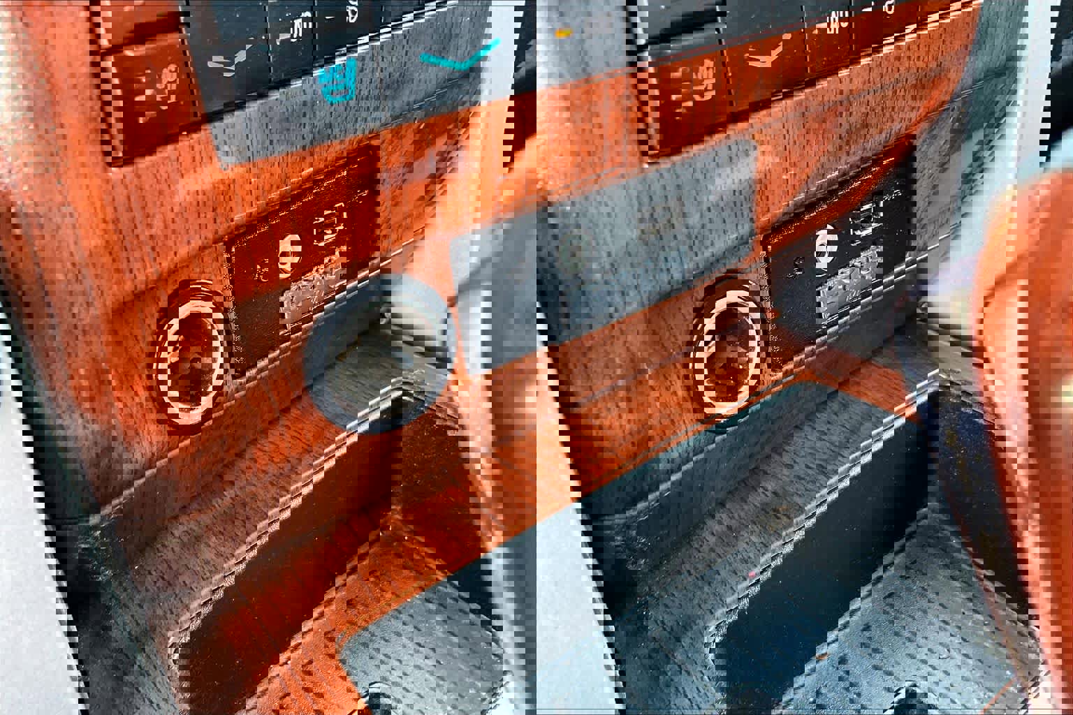 Used 2010 Ford F150 Lariat image 32