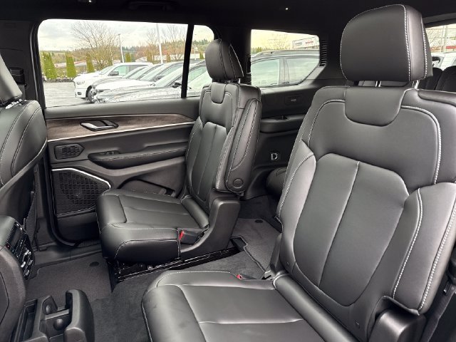 New 2026 Jeep Grand Cherokee L Limited w/ Limited Altitude Package AWD/4WD image 19