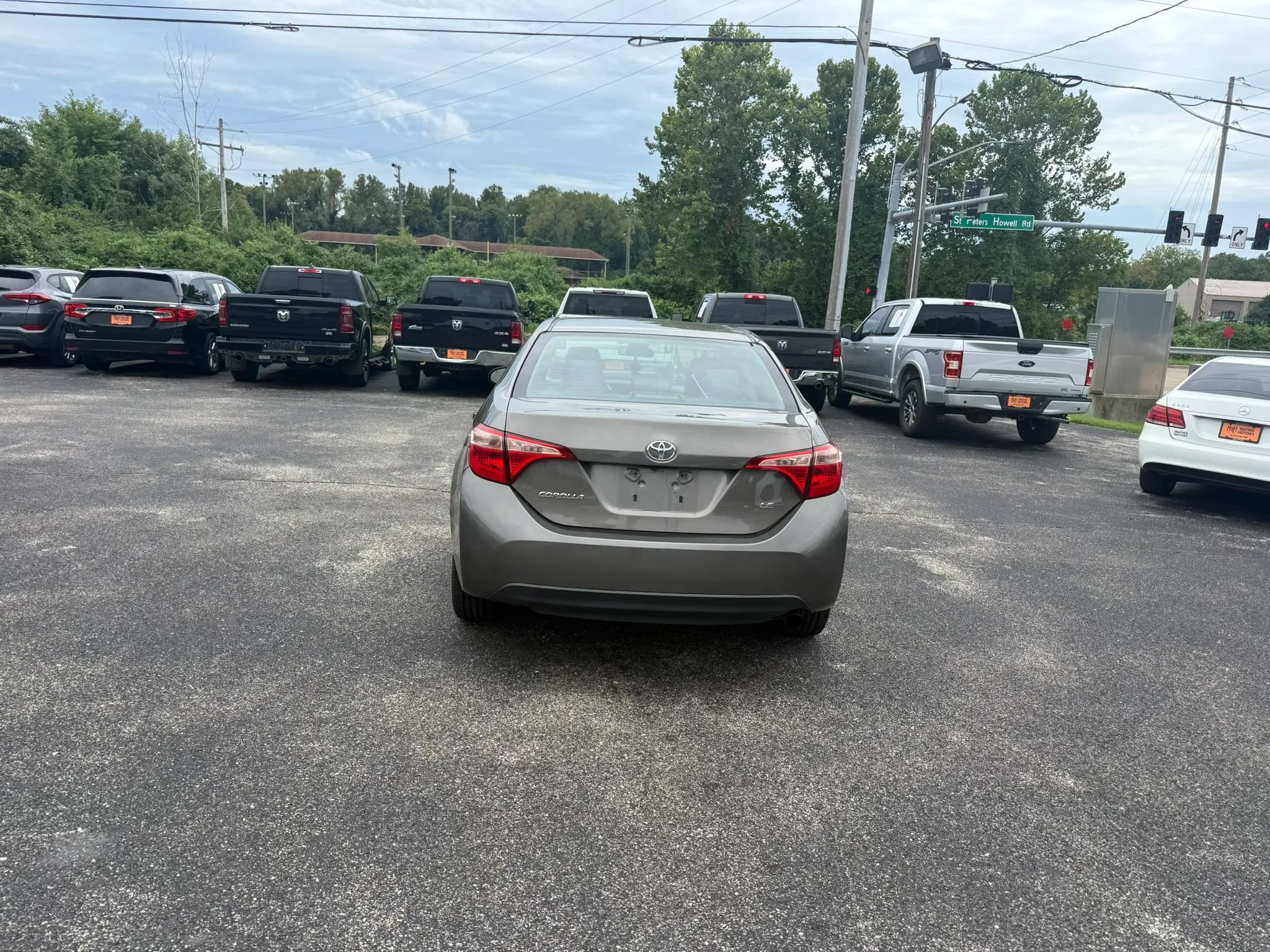 Used 2017 Toyota Corolla LE w/ Carpet Mat Package (TMS) FWD image 4
