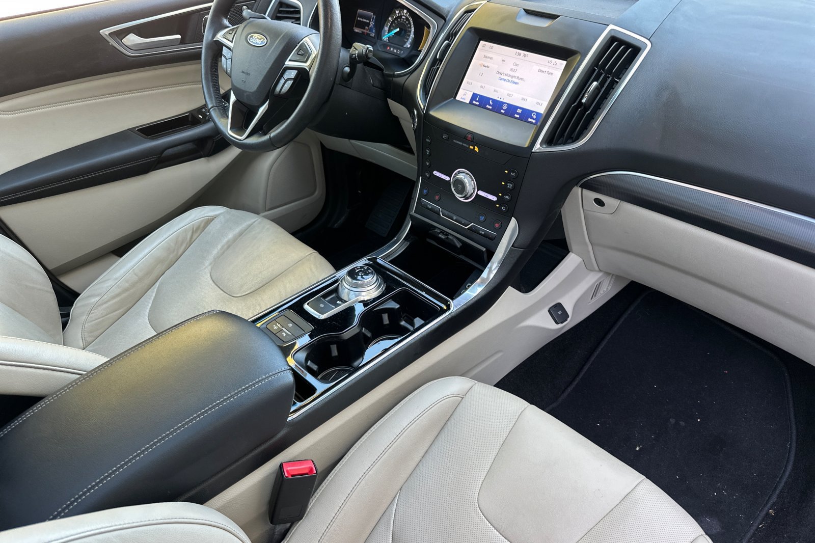 Used 2020 Ford Edge Titanium w/ Equipment Group 301A FWD image 18