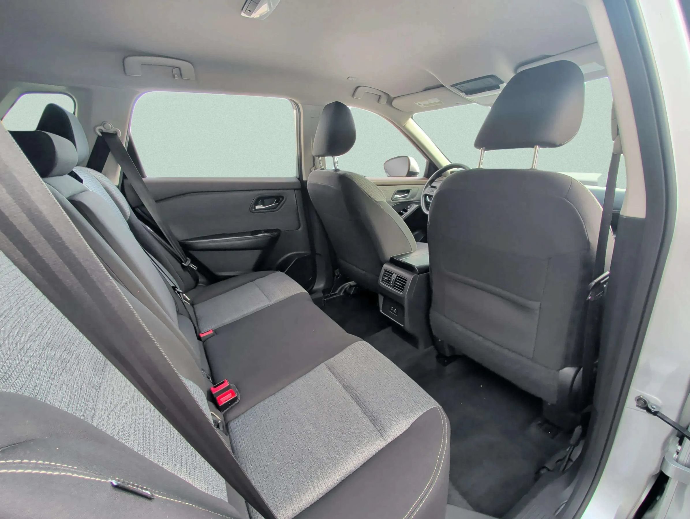 Used 2023 Nissan Rogue SV AWD/4WD image 25