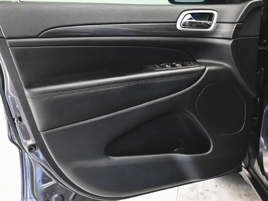 Used 2021 Jeep Grand Cherokee Laredo X AWD/4WD image 8