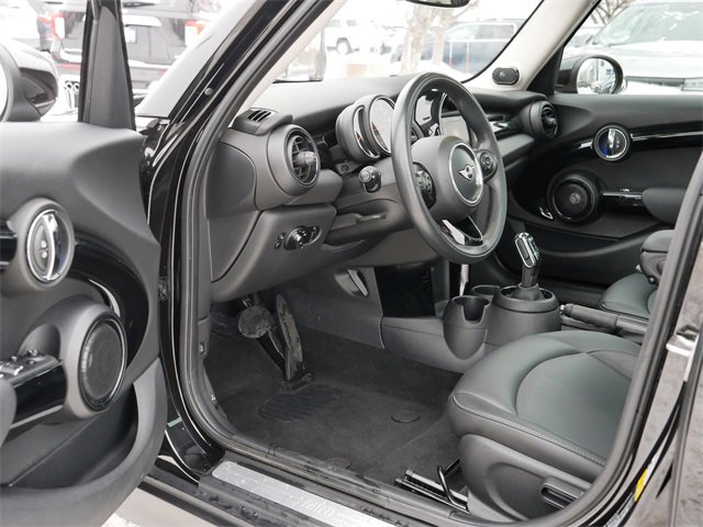 Used 2020 MINI Cooper 4-Door Hardtop w/ Premium Package image 12