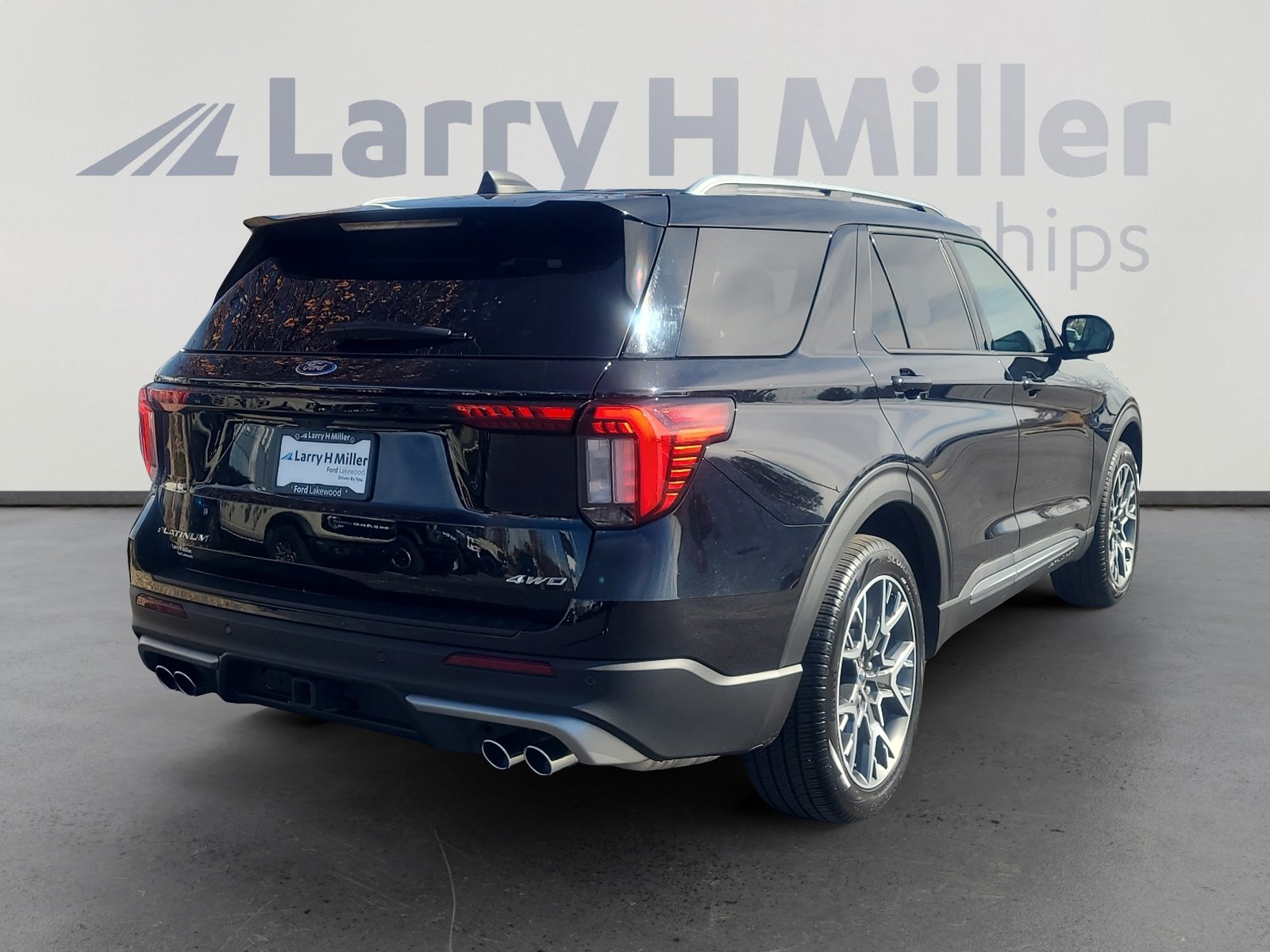 Certified 2025 Ford Explorer Platinum w/ Ultimate Package image 5