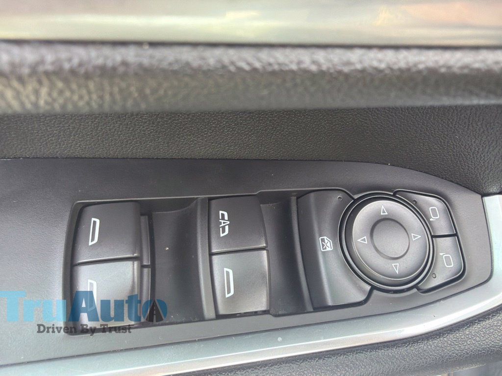 Used 2025 Chevrolet Silverado 2500 LT w/ Convenience Package AWD/4WD image 23