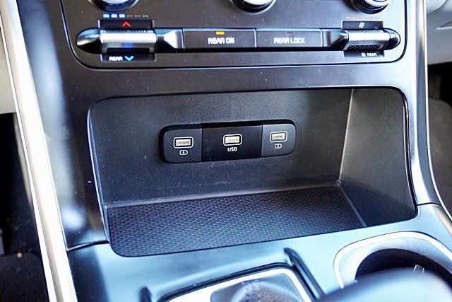 Used 2024 Kia Carnival LX FWD image 29