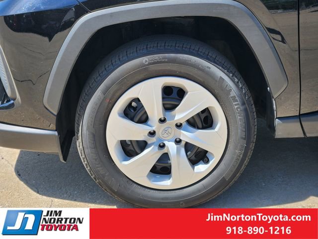 Used 2025 Toyota RAV4 LE AWD/4WD image 13