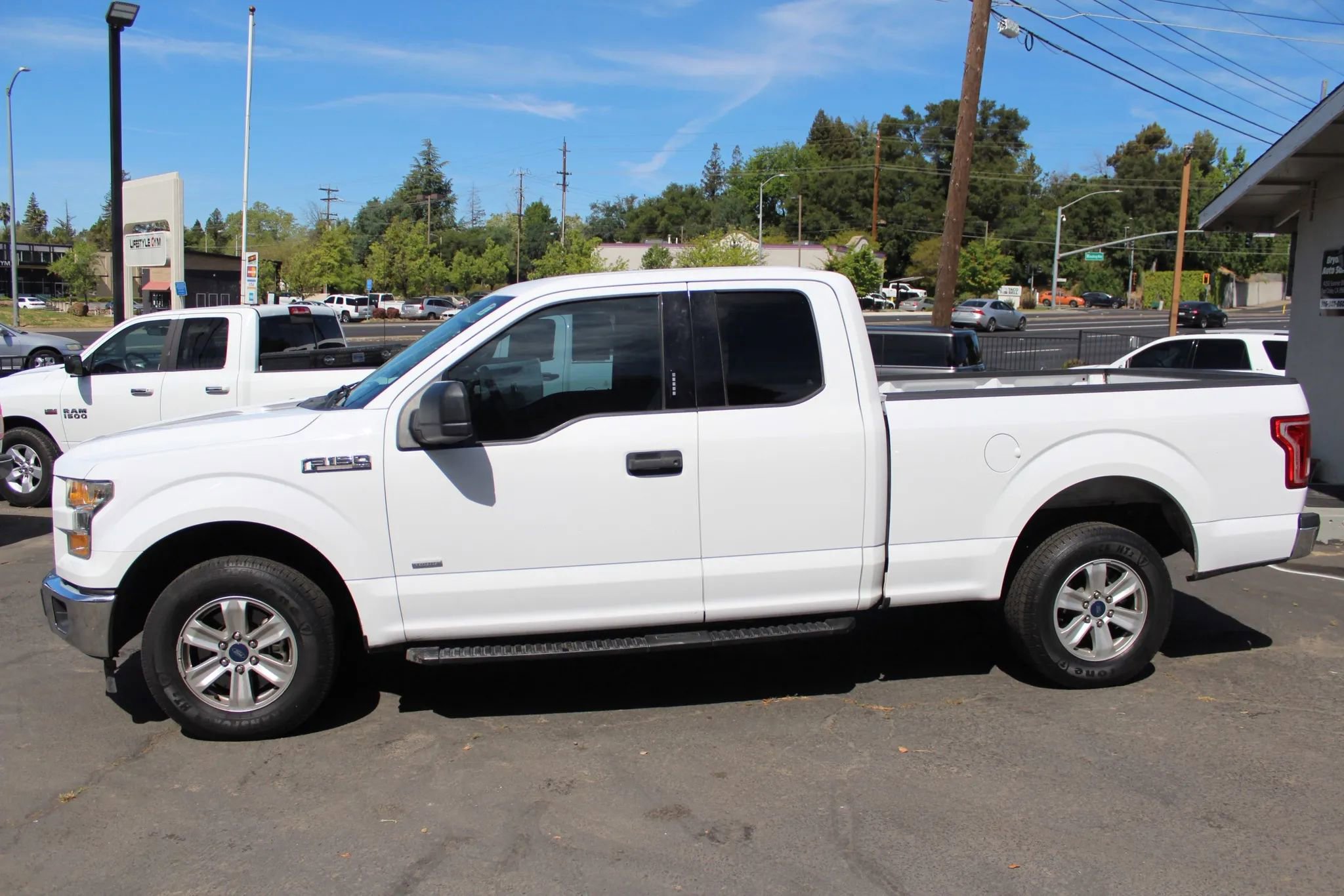 Used 2017 Ford F150 XLT w/ Trailer Tow Package image 8