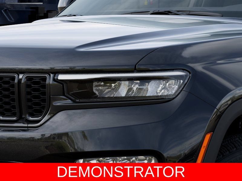 New 2025 Jeep Grand Cherokee Limited w/ Black Appearance Package AWD/4WD image 10
