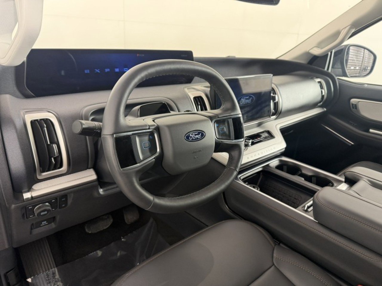 Used 2025 Ford Expedition Active AWD/4WD image 15