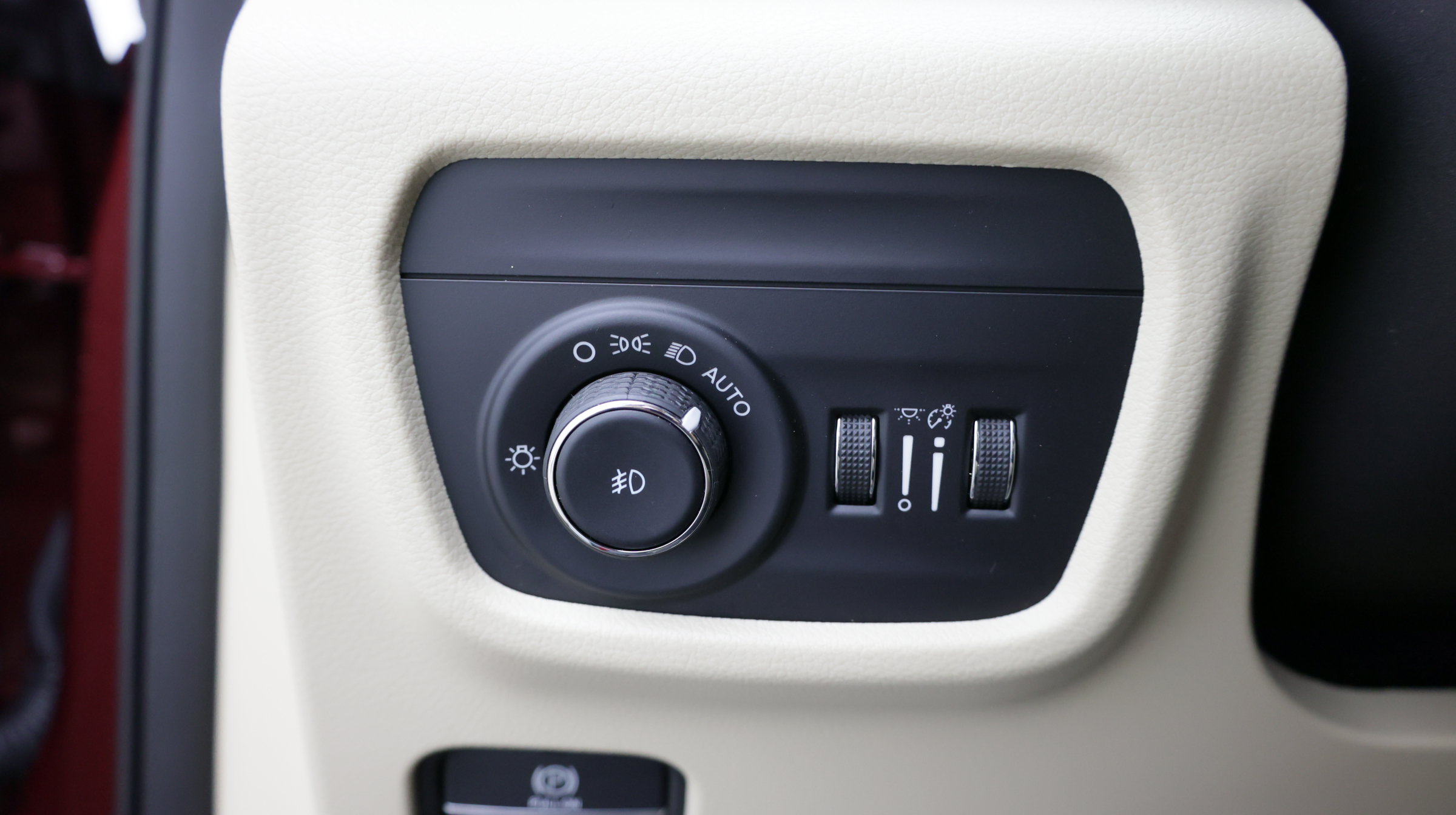 Used 2023 Jeep Grand Cherokee Limited w/ Luxury Tech Group II RWD image 18