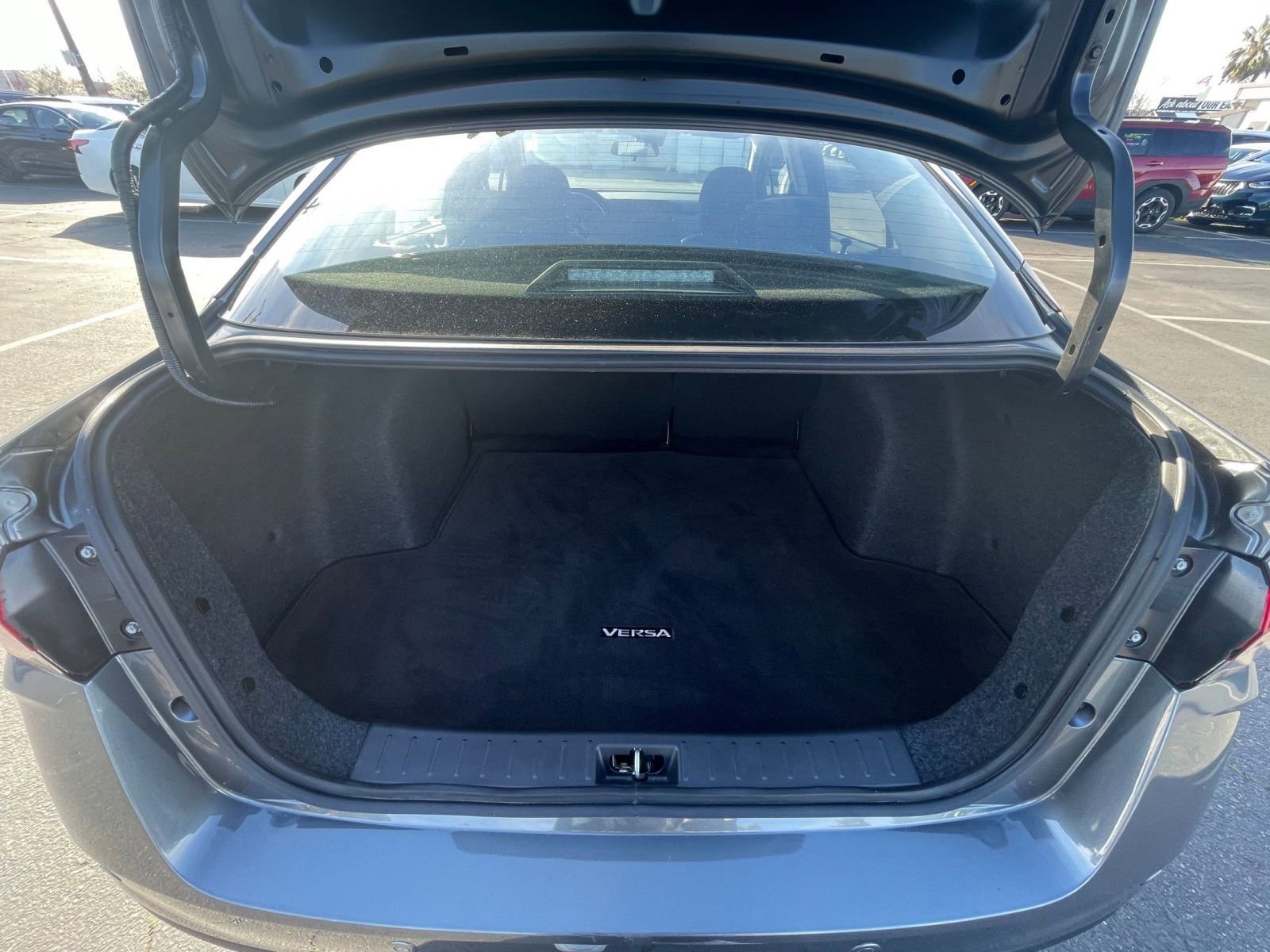 Used 2025 Nissan Versa SV image 29