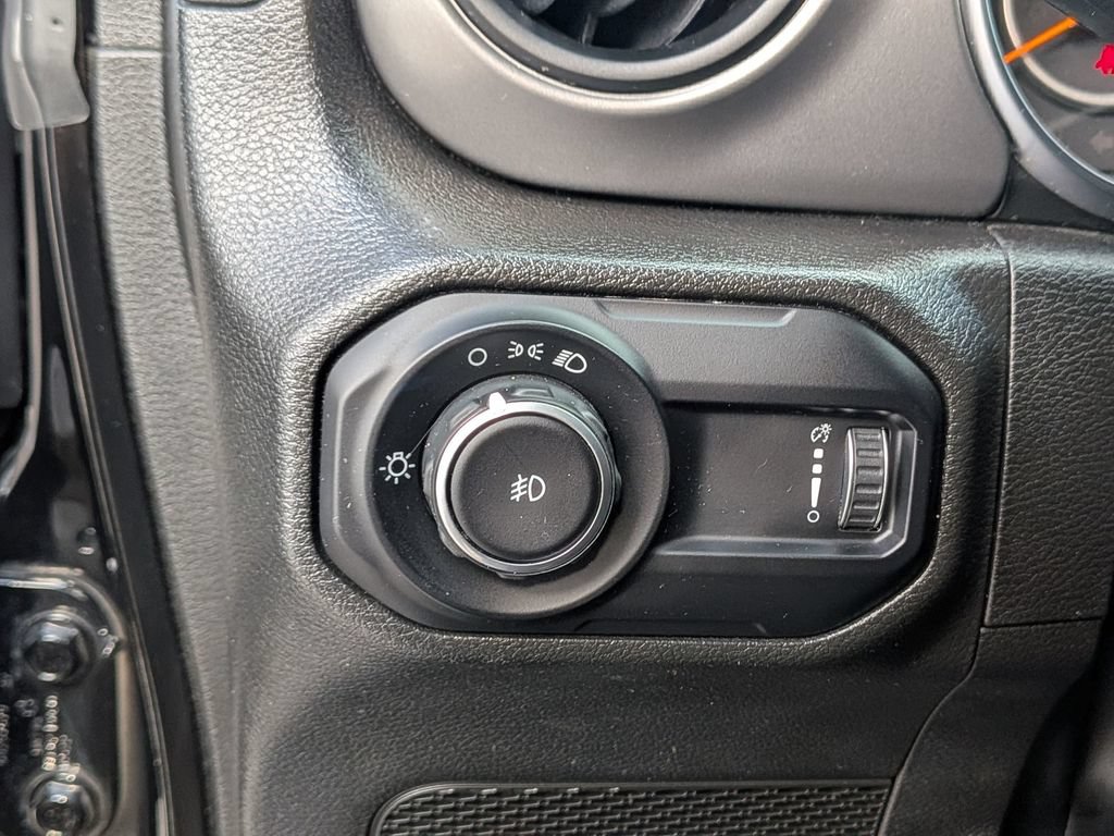 Used 2023 Jeep Wrangler Sport AWD/4WD image 18
