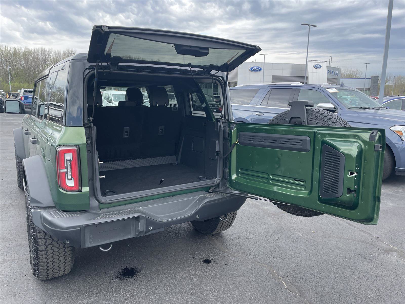 Used 2025 Ford Bronco Badlands image 36