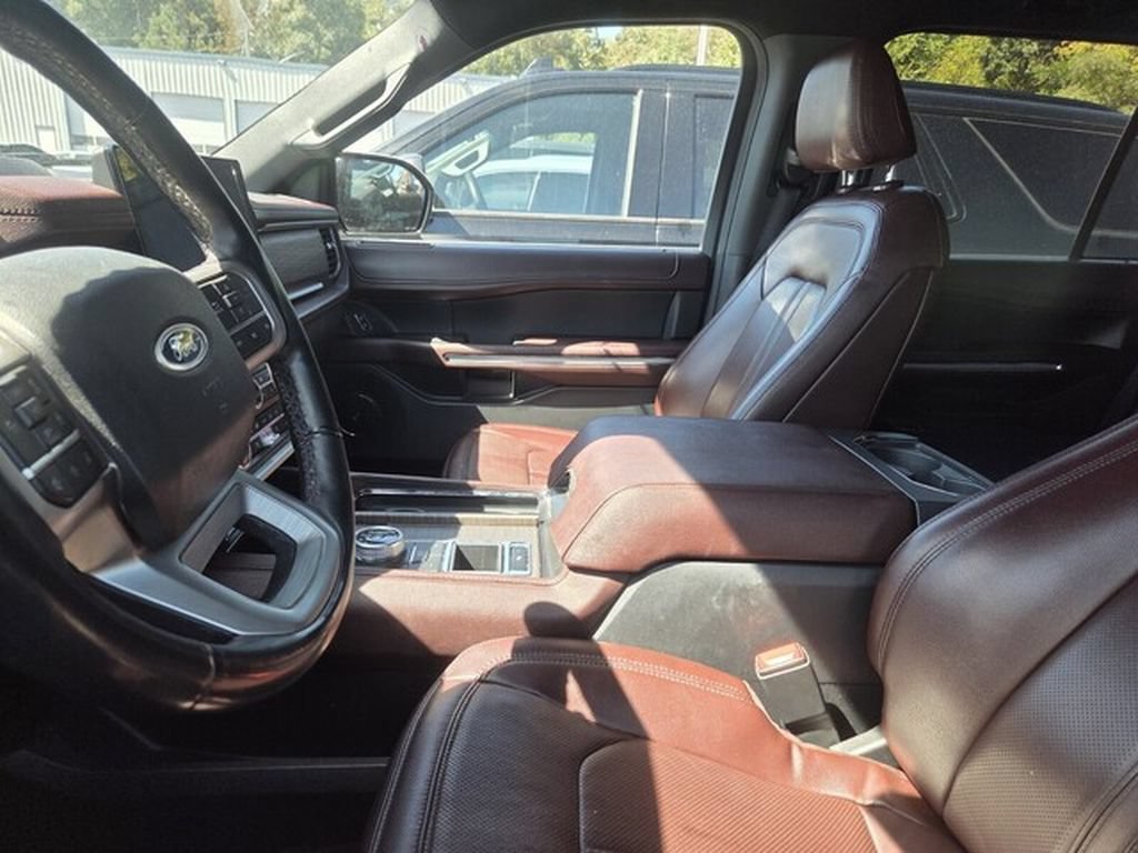 Used 2023 Ford Expedition Limited RWD image 3