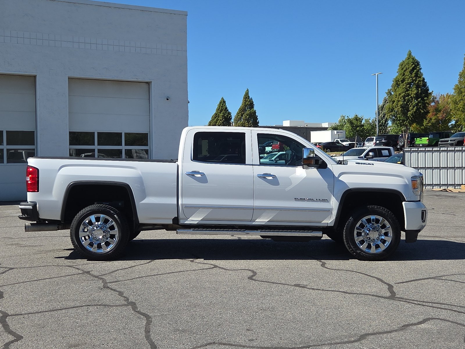 Used 2018 GMC Sierra 2500 Denali w/ Duramax Plus Package AWD/4WD image 15
