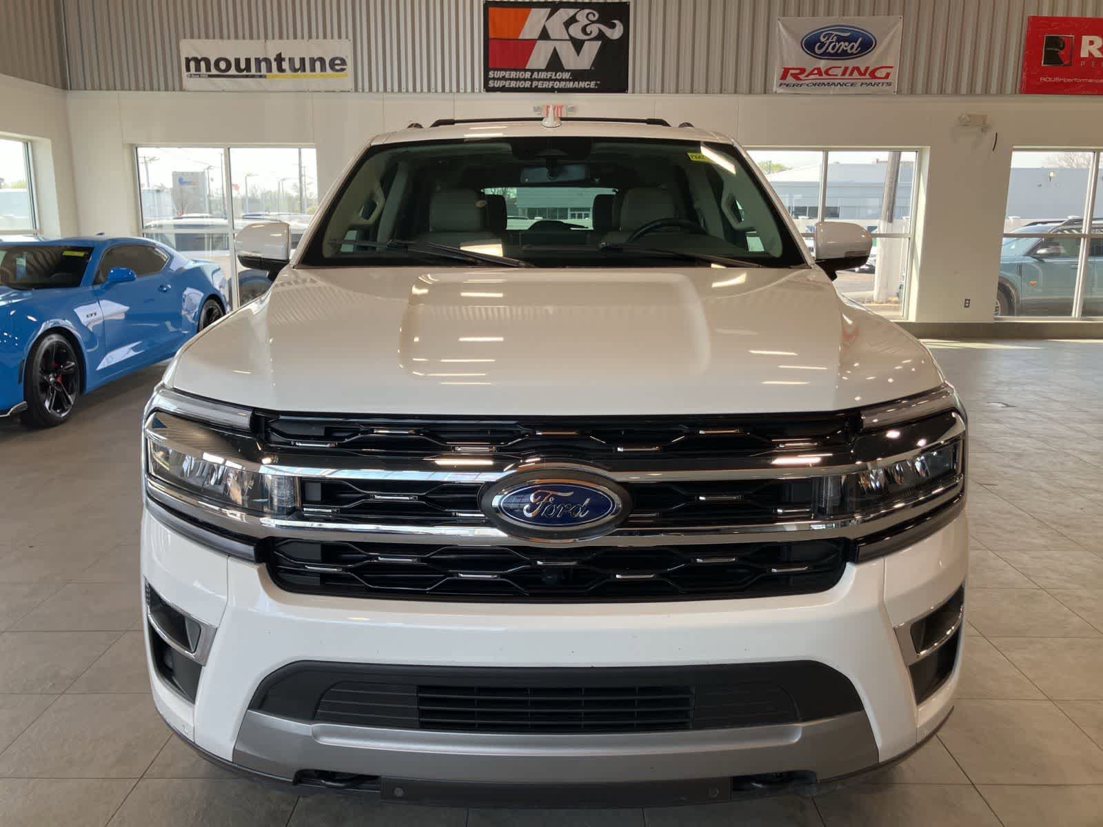 Used 2023 Ford Expedition Max Limited AWD/4WD image 2