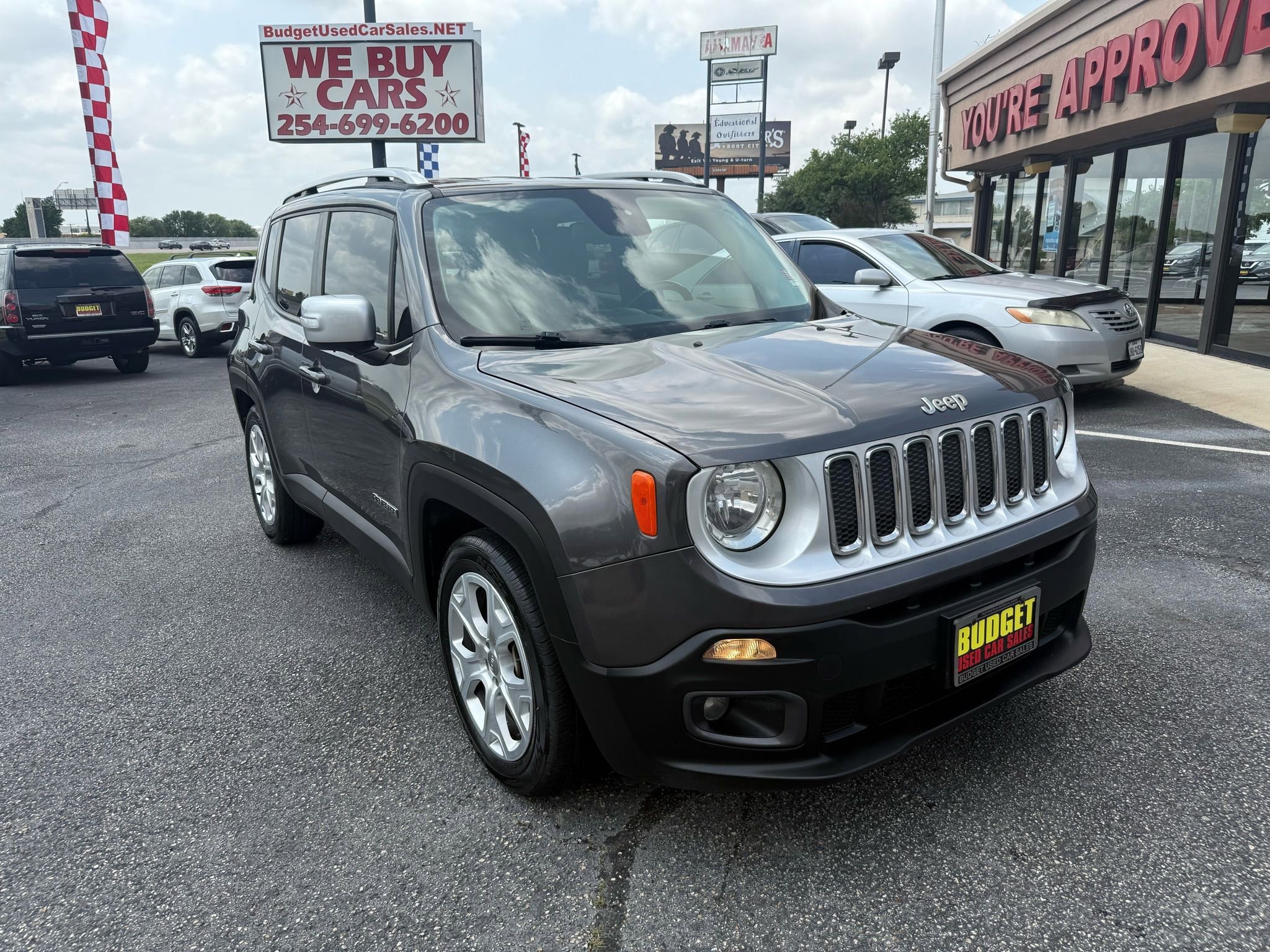 Used 2017 Jeep Renegade Limited image 3