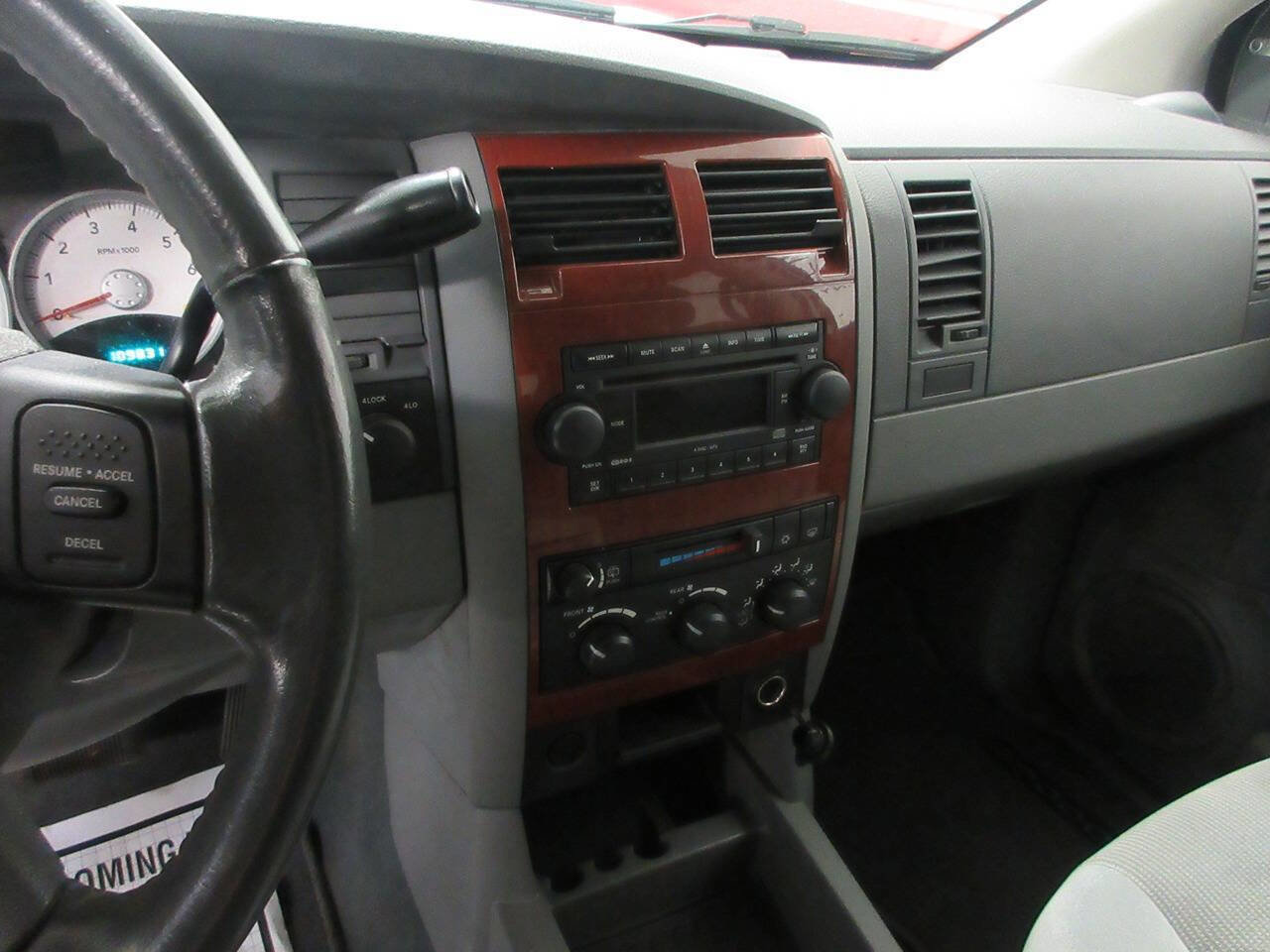 Used 2005 Dodge Durango SLT AWD/4WD image 16