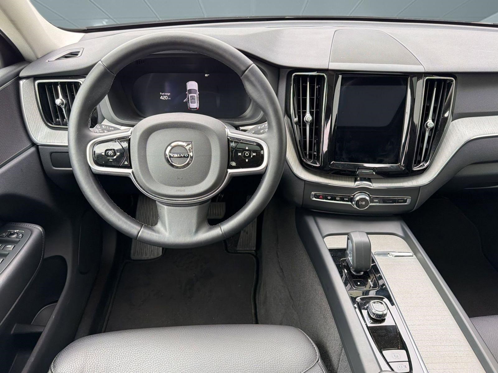 Certified 2025 Volvo XC60 B5 Plus image 28