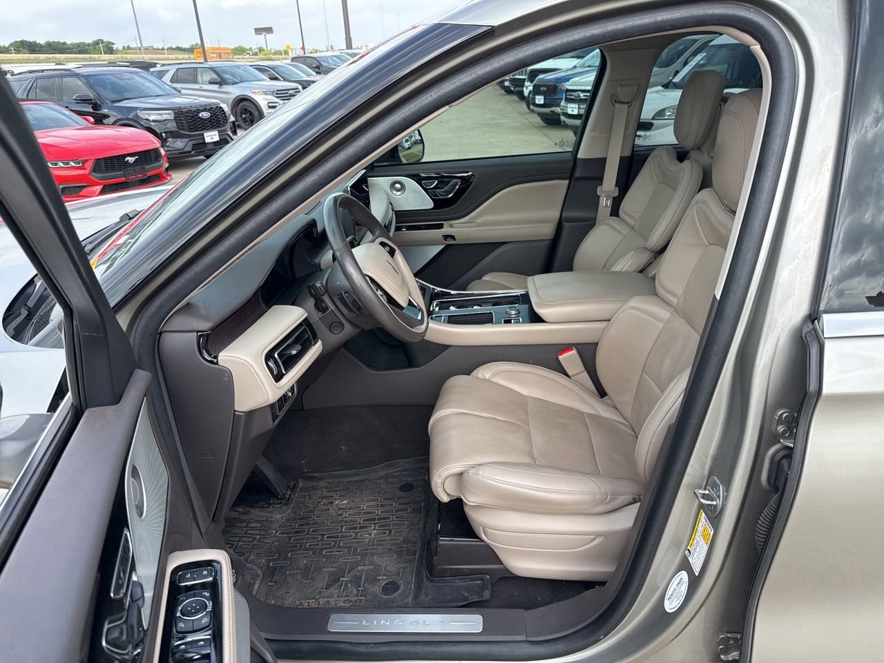Used 2023 Lincoln Aviator Reserve w/ Equipment Group 201A AWD/4WD image 19