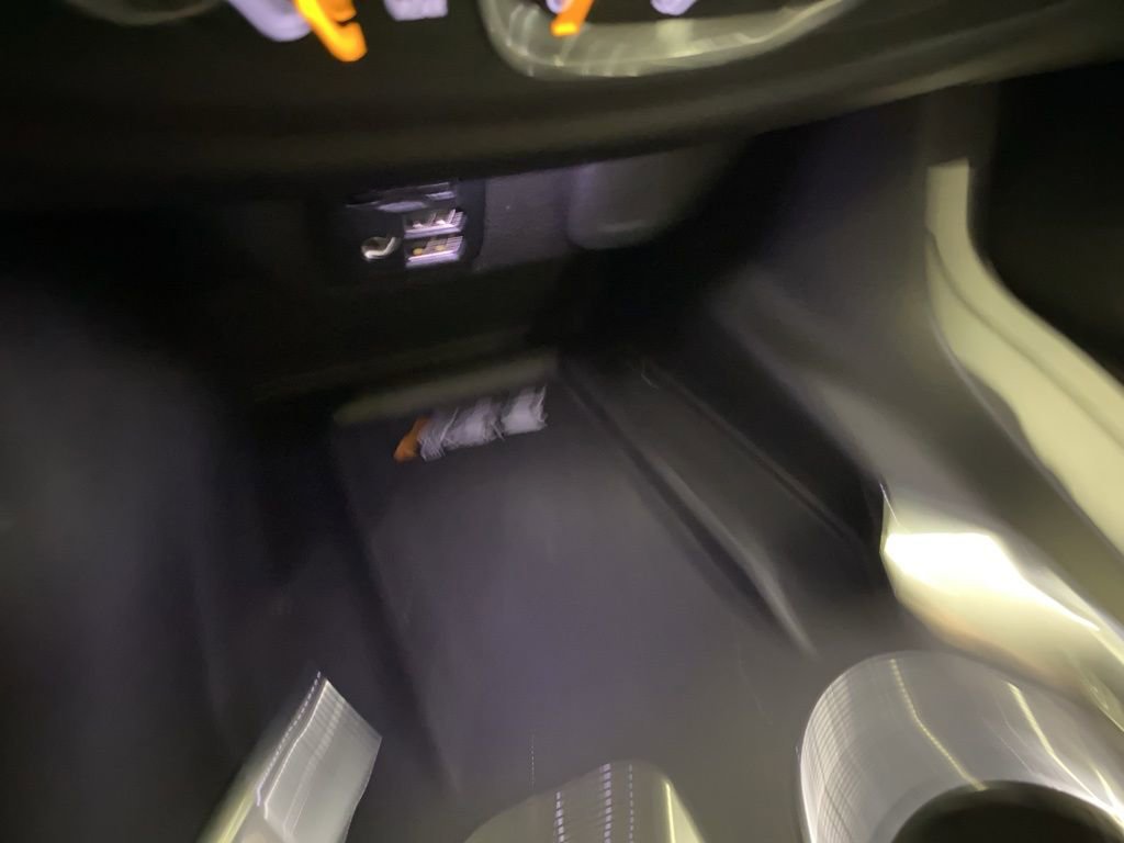 Used 2023 Chevrolet Traverse RS image 33