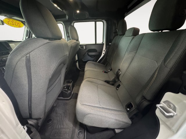 Used 2025 Jeep Gladiator Sport AWD/4WD image 24