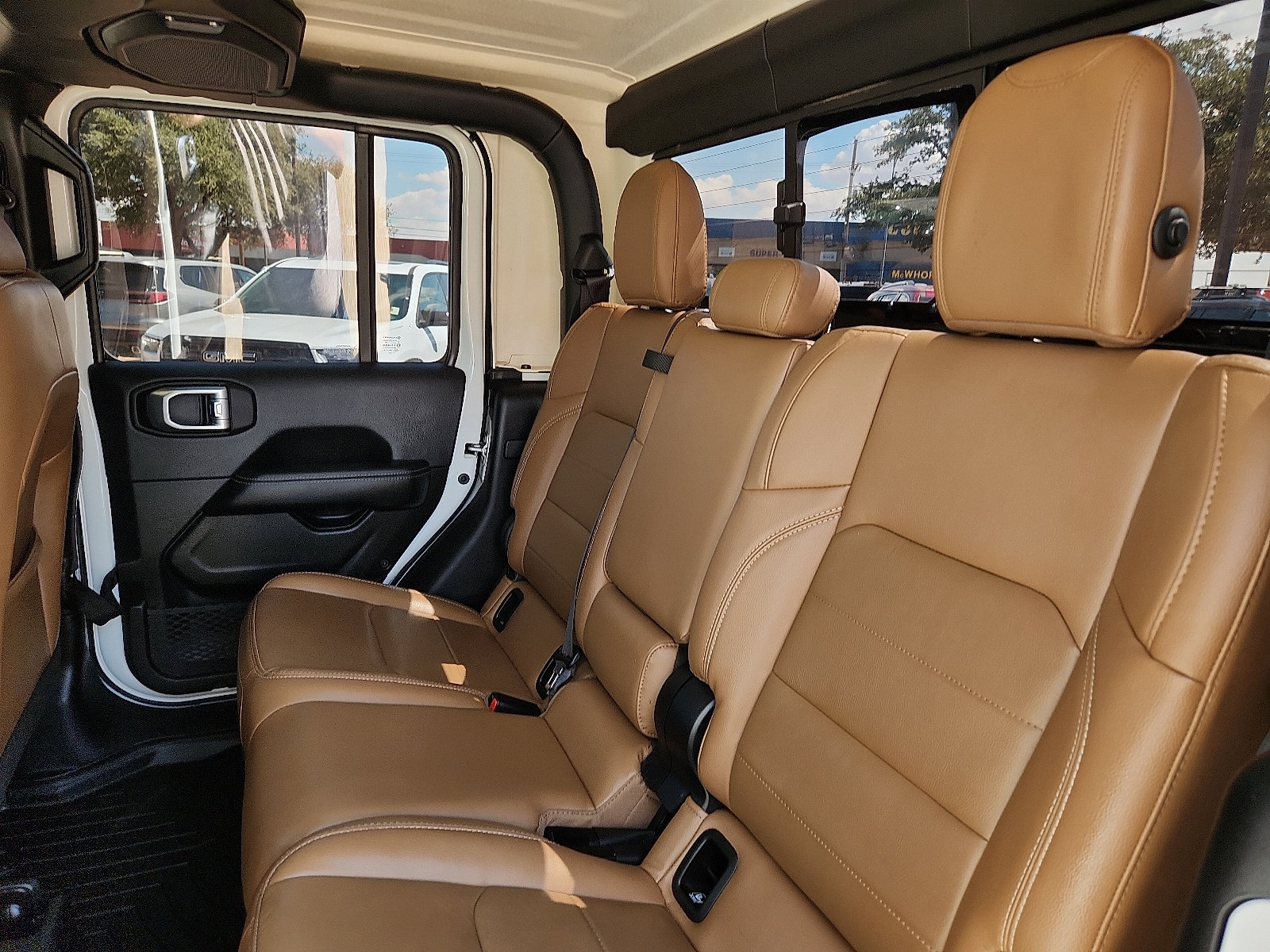 Used 2021 Jeep Gladiator Overland w/ Popular Equipment Package AWD/4WD image 12